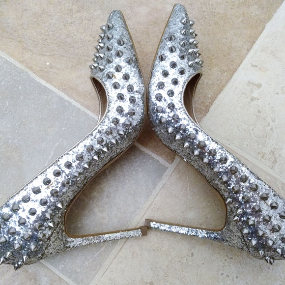 ⭐SOLD⭐🆕Shoe Mint ZOE Silver Spiked Heels - Picture 5 of 8